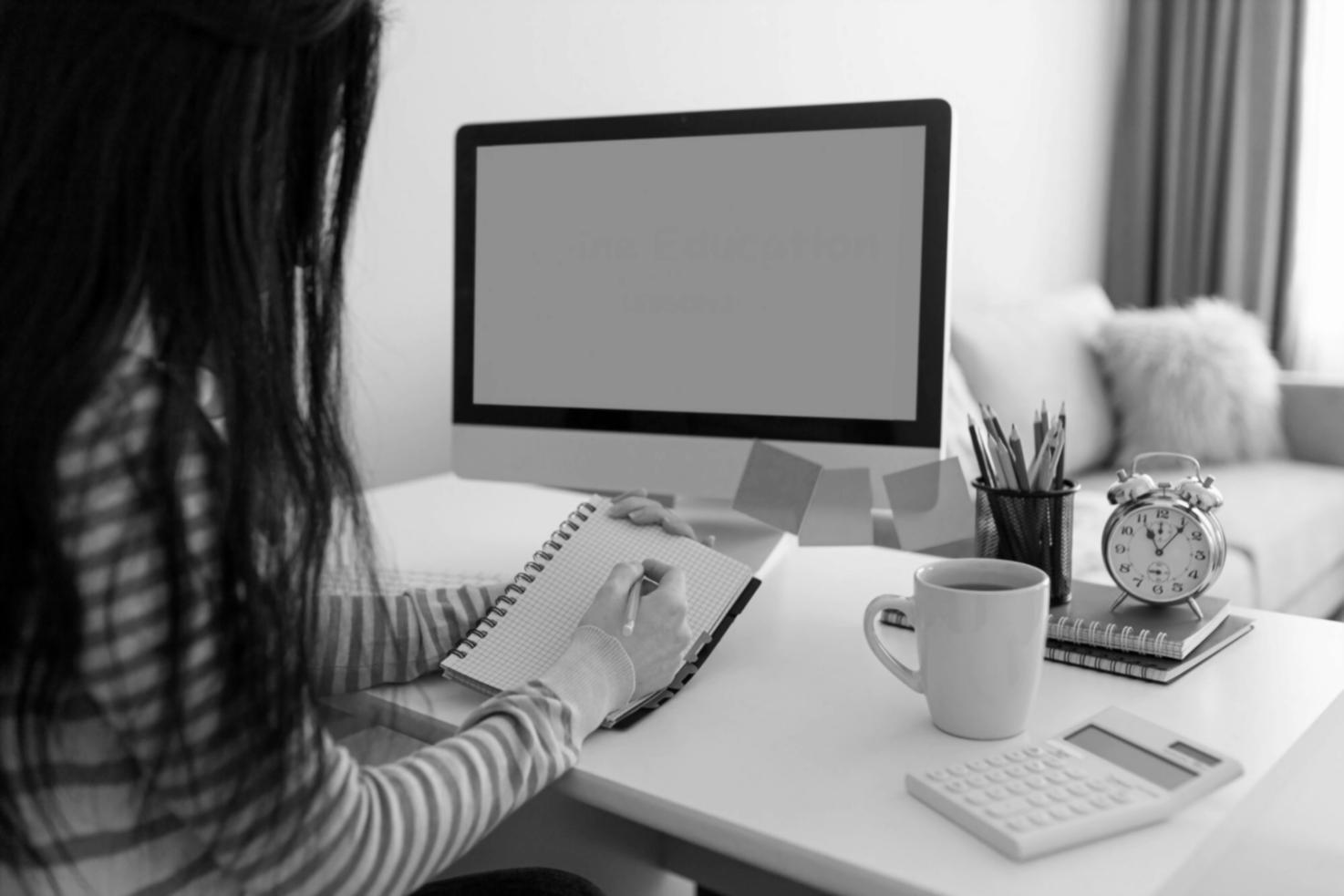 Análise de dados financeiros num escritório moderno